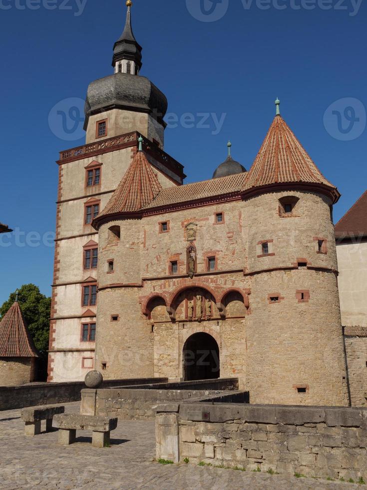 staden wuerzburg vid floden main foto