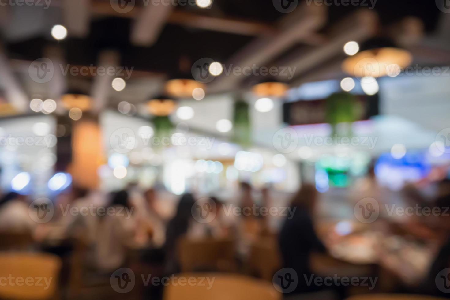 människor i restaurang café interiör med bokeh ljus suddig kund abstrakt bakgrund foto