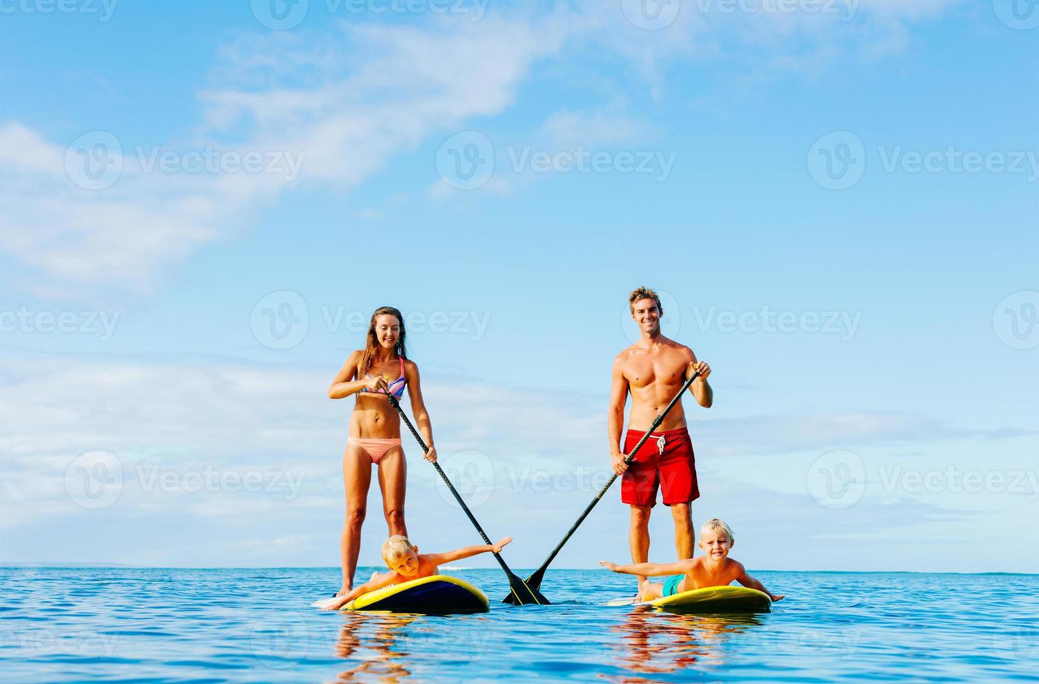familj kul, stå upp paddling foto