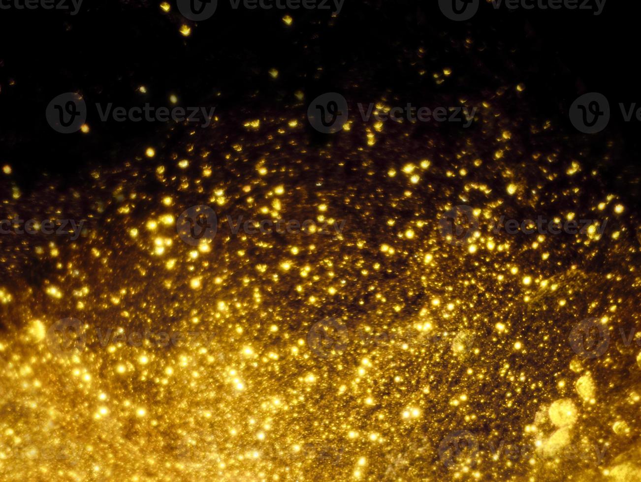 gyllene glitter bokeh belysning textur suddig abstrakt bakgrund för födelsedag, årsdag, bröllop, nyårsafton eller jul foto