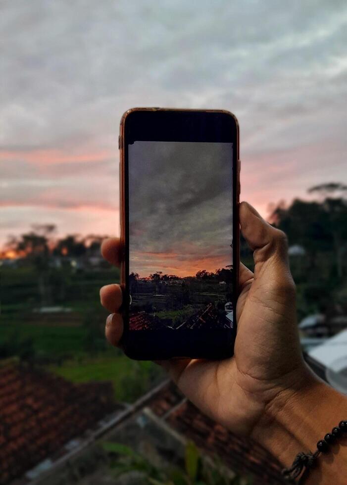 gör konst med gadget fånga gadget framför med slät foto