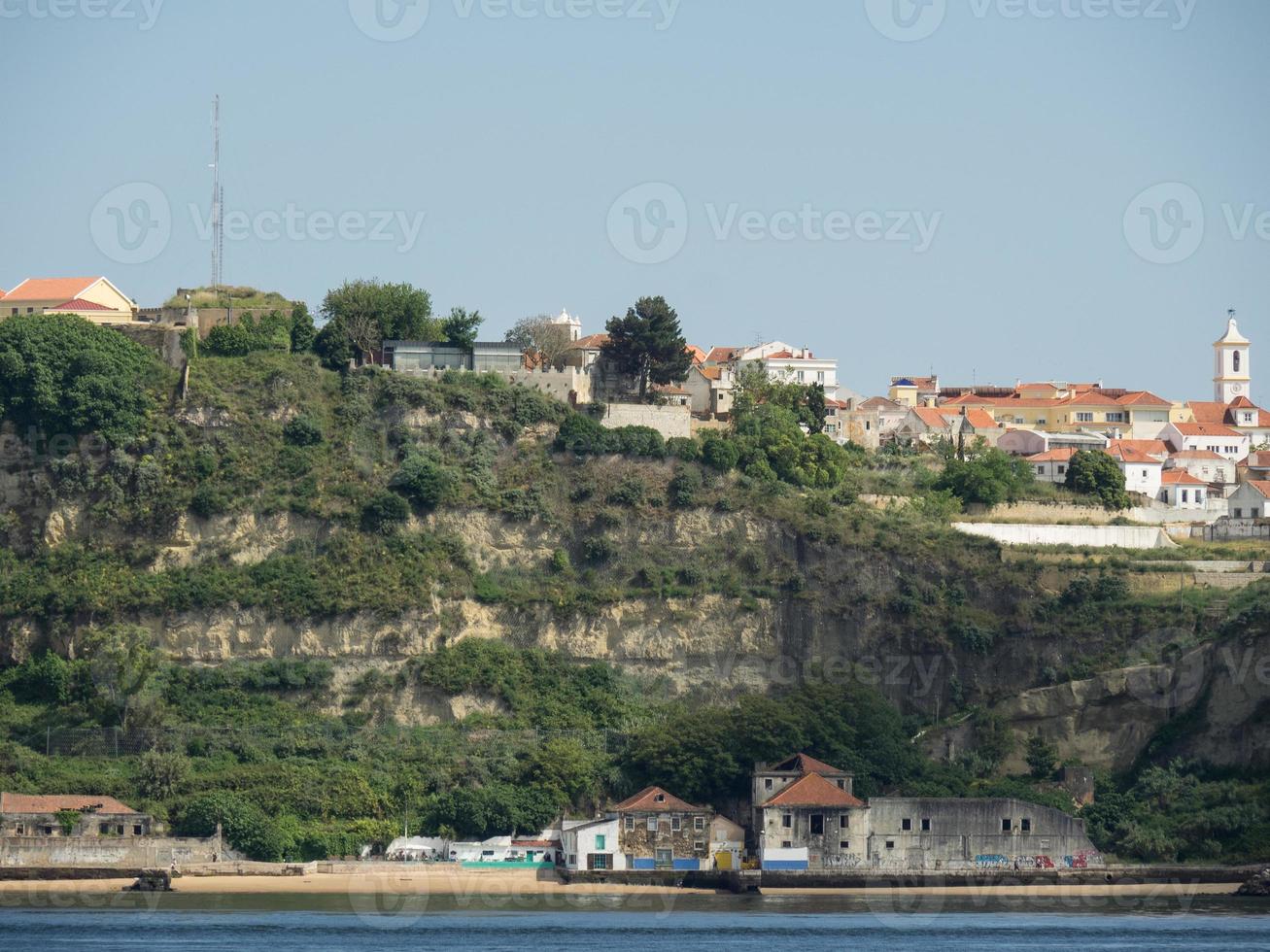 Lissabon vid floden Tagus foto