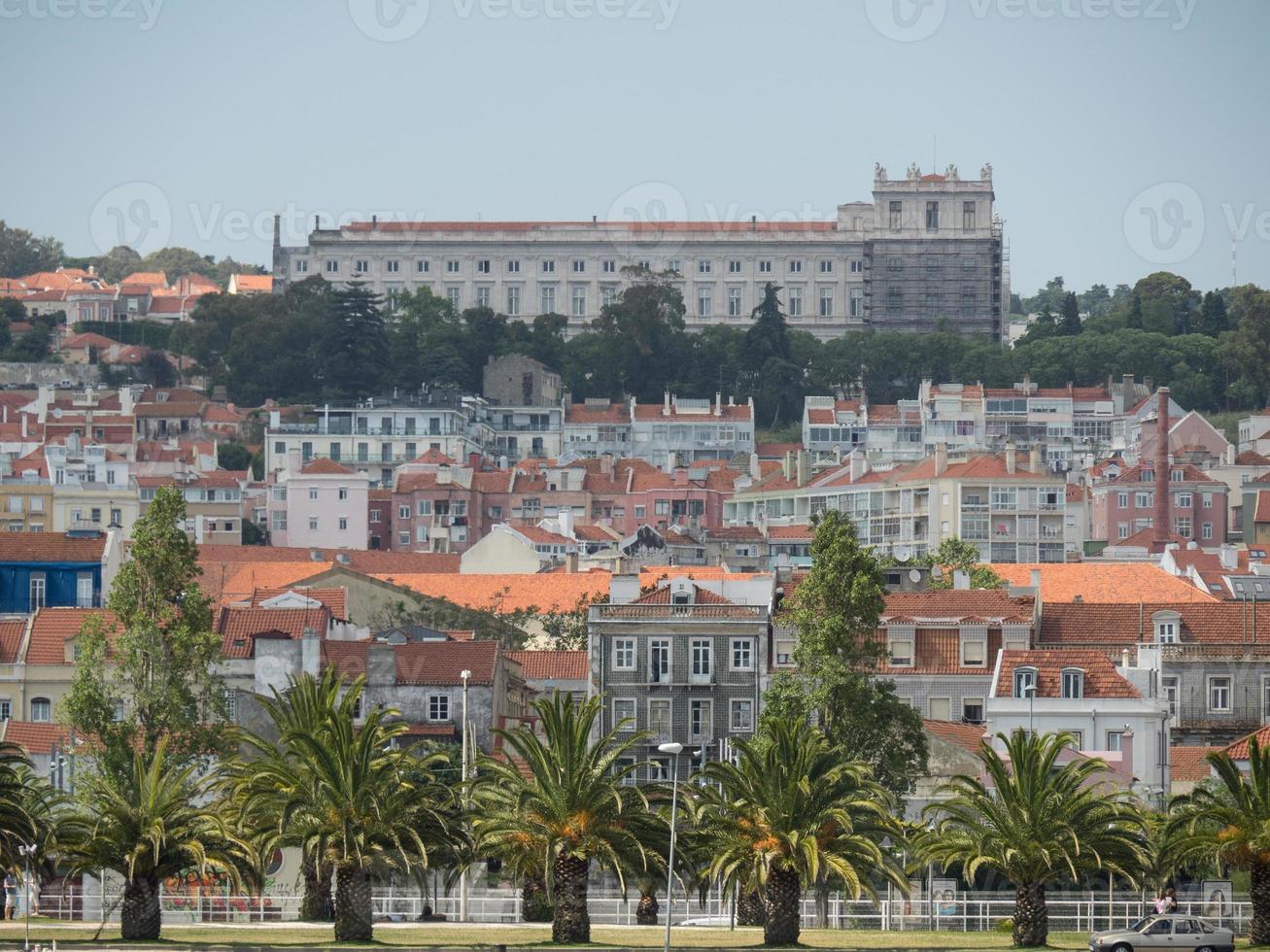 Lissabon vid floden Tagus foto