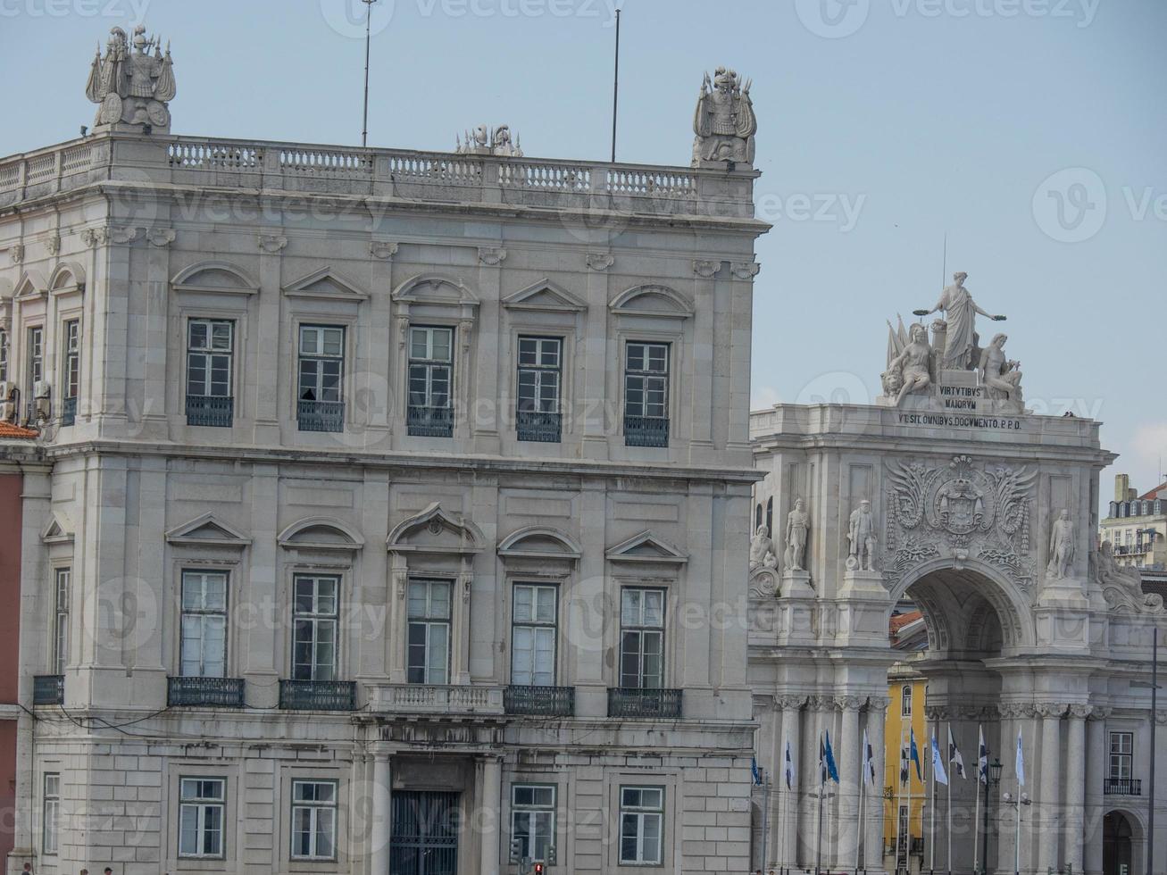 Lissabon vid floden Tagus foto