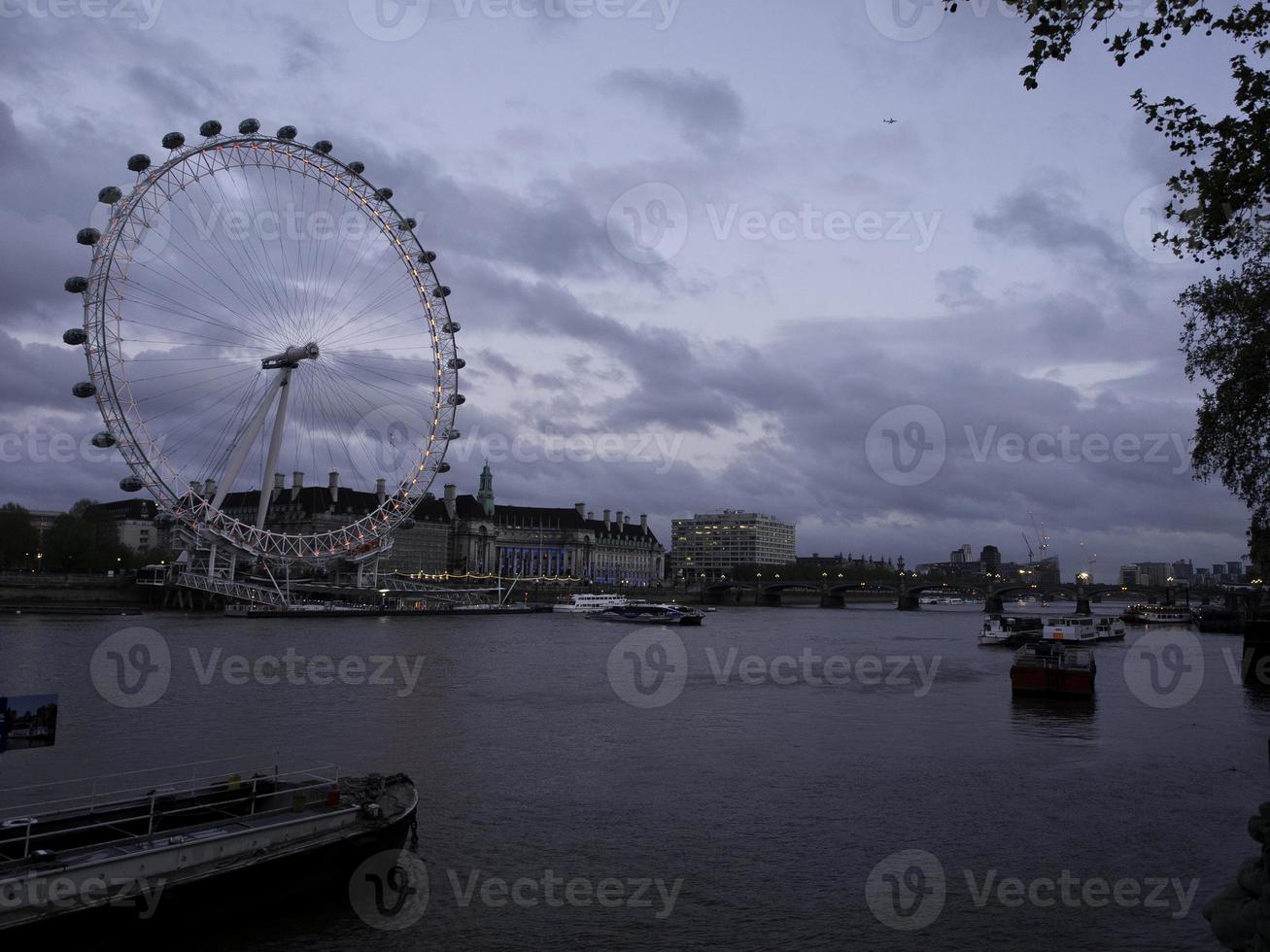 london city på natten foto