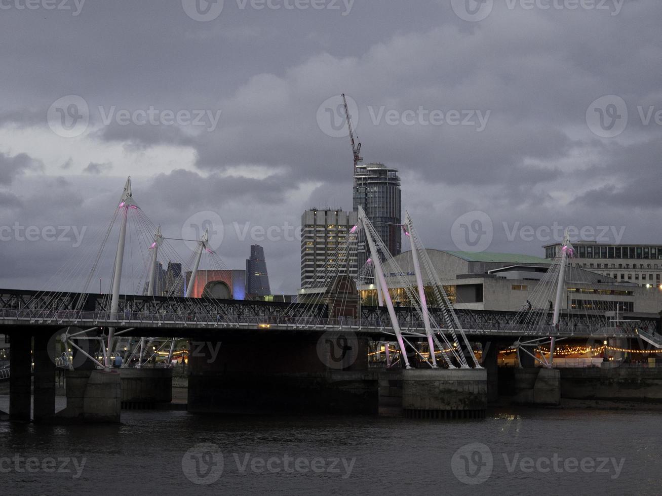 london city på natten foto