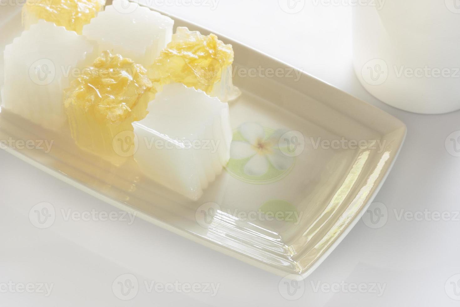 thai gelé dessert på vit bakgrund. foto