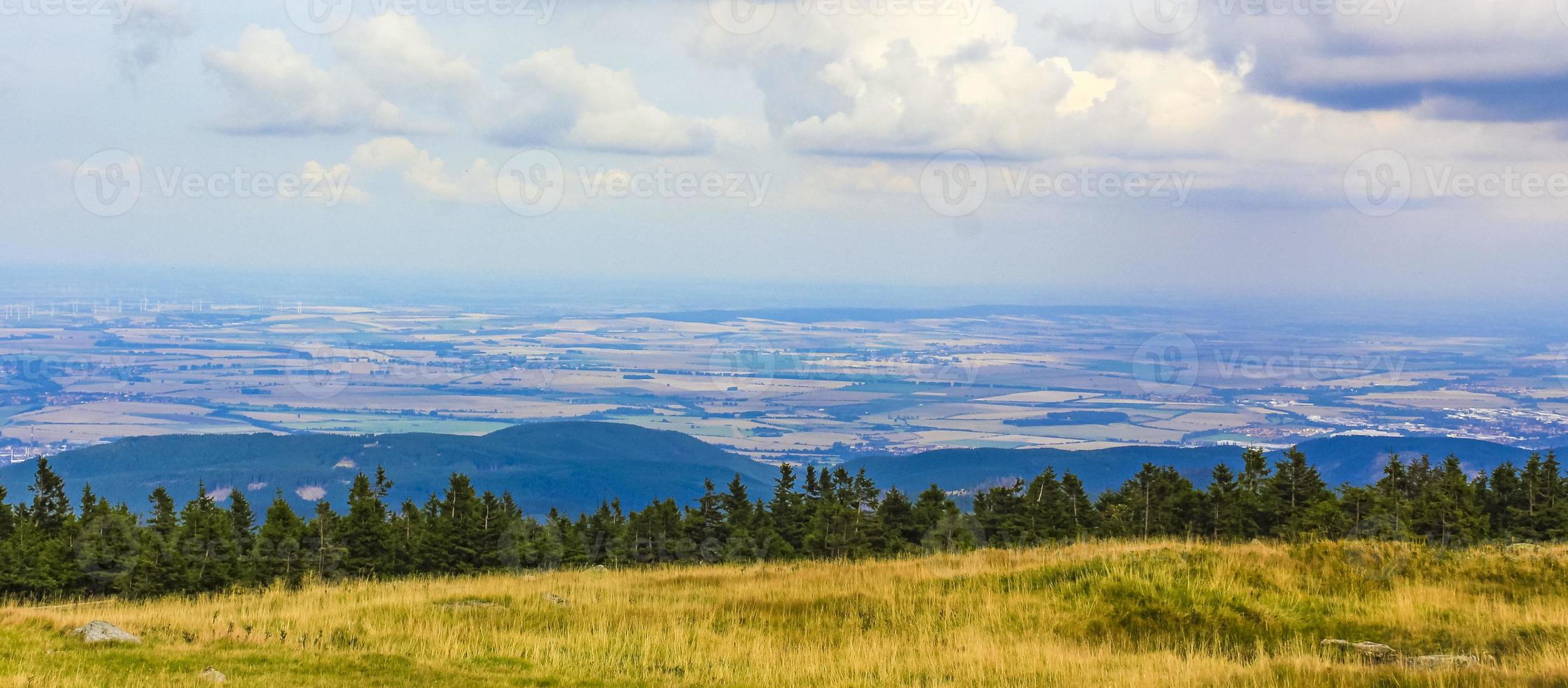 landskap panoramautsikt från toppen av Brocken Mountain Harz Tyskland foto