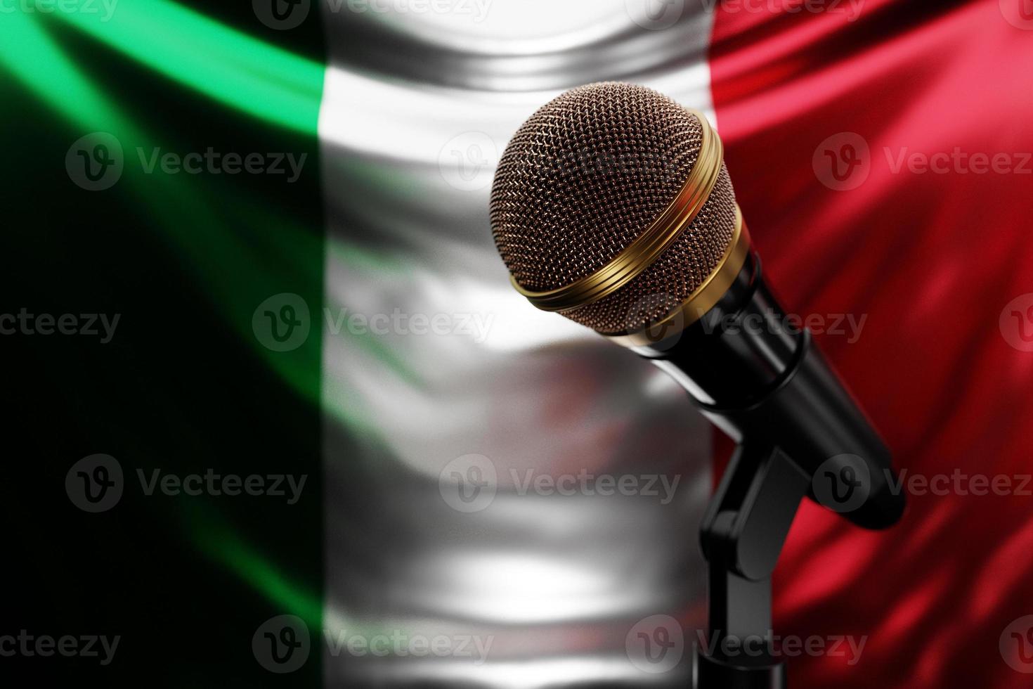 mikrofon på bakgrunden av Italiens nationella flagga, realistisk 3d-illustration. musikpris, karaoke, radio och ljudutrustning för inspelningsstudio foto