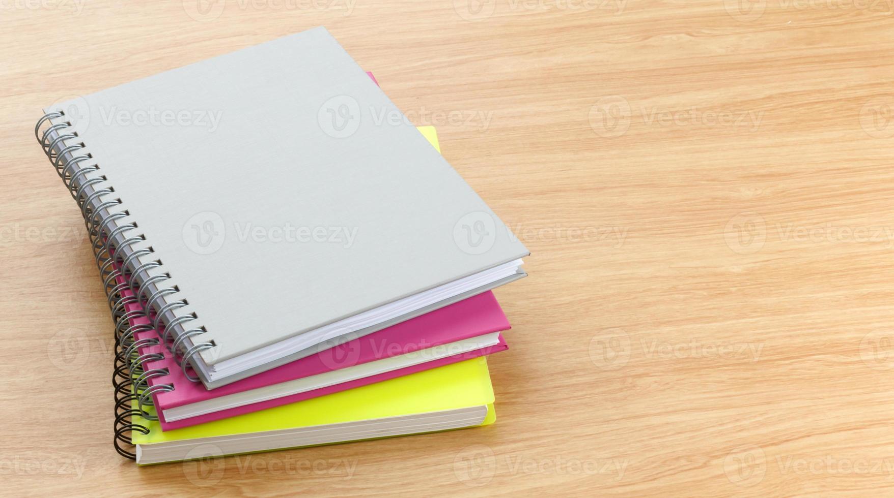 färgglada vackra av noteboook foto