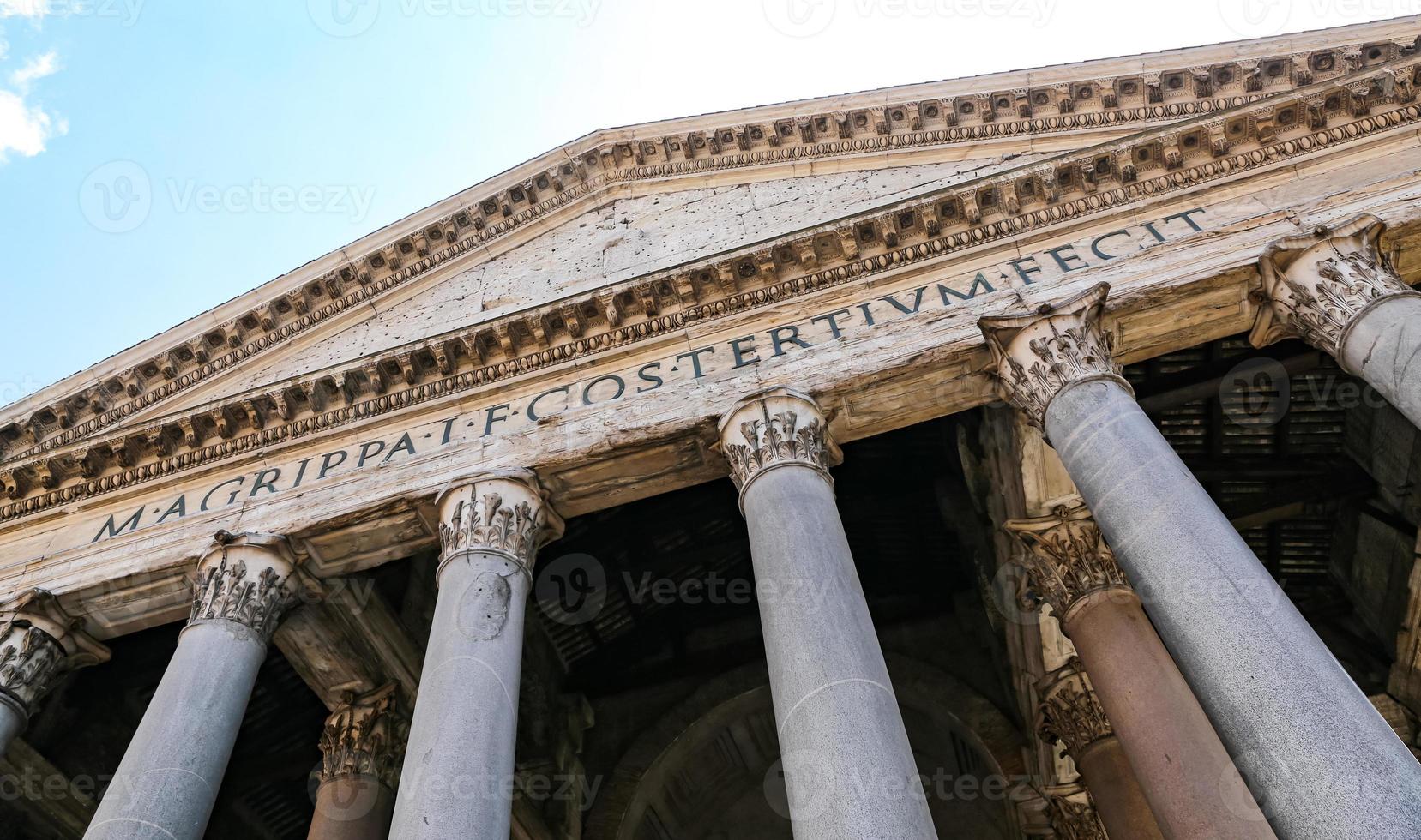 fasad av pantheon i Rom, Italien foto