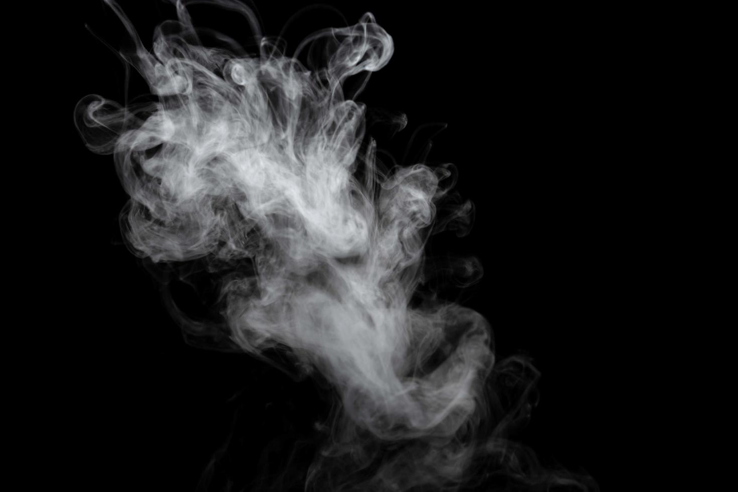 abstrakt pulver eller rök effekt isolerad på svart bakgrund, ur fokus foto