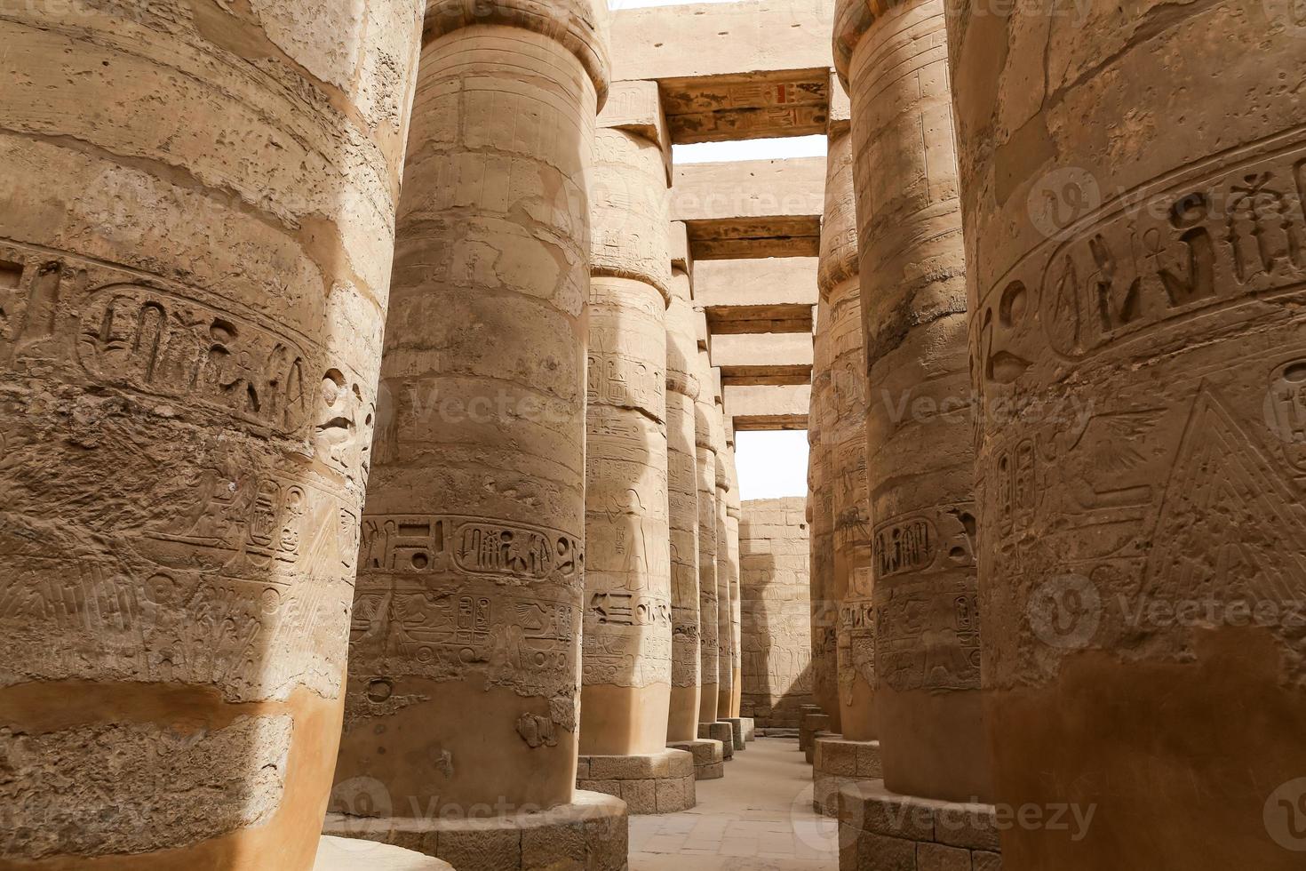 kolonner i hypostyle hall av Karnak tempel, Luxor, Egypten foto