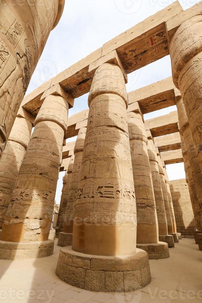 kolonner i hypostyle hall av Karnak tempel, Luxor, Egypten foto