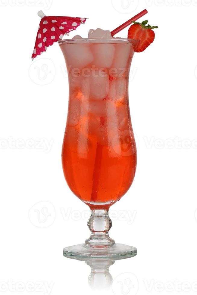 jordgubbar frukt cocktail drink isolerad foto