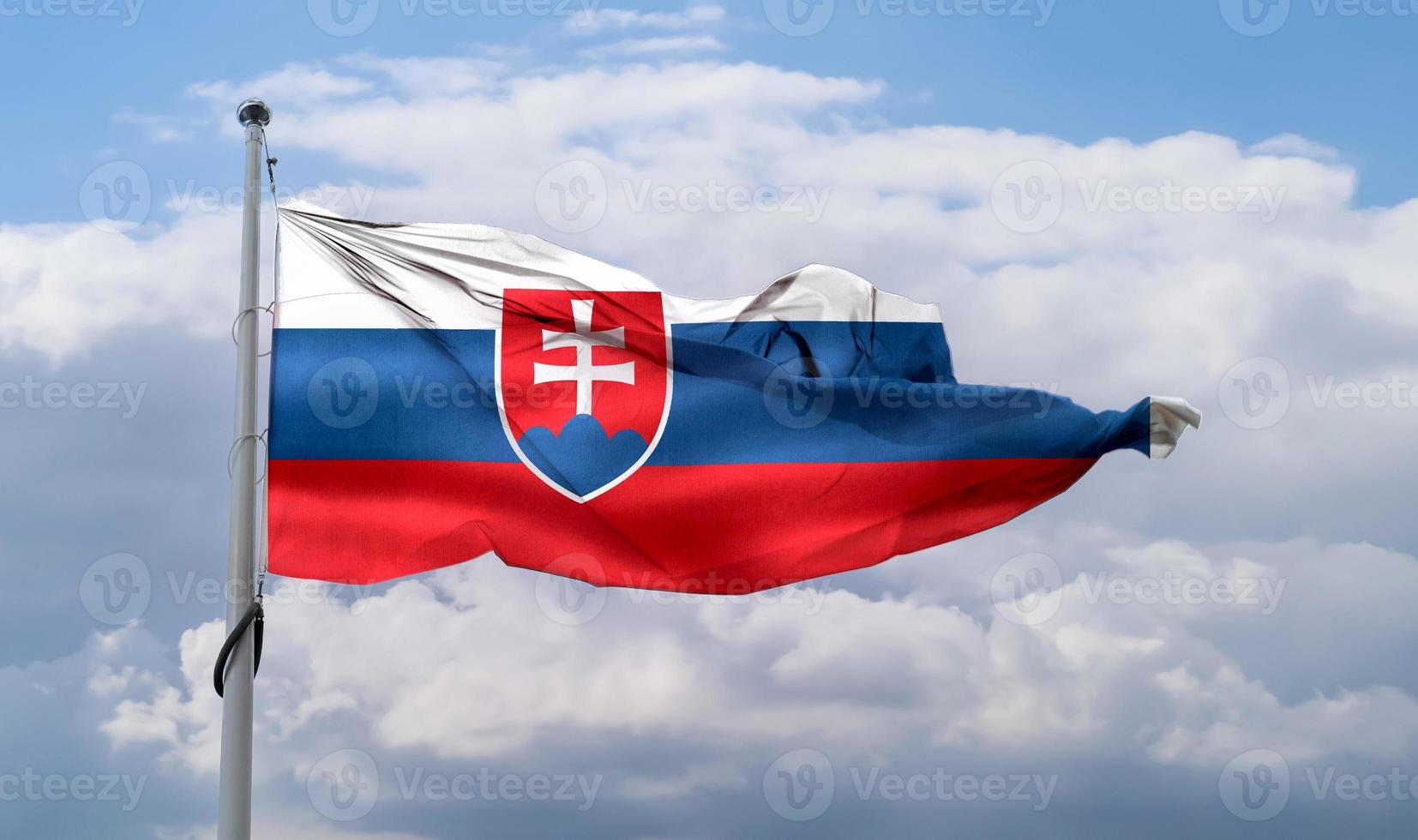 3D-illustration av en slovakisk flagga - realistisk viftande tygflagga.. foto