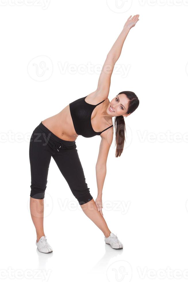 glad ung kvinna stretching foto