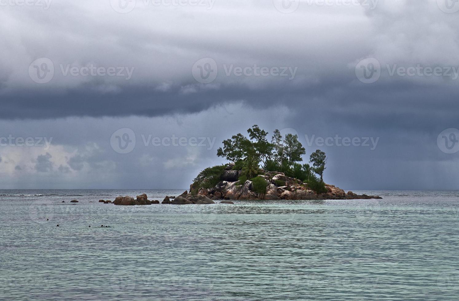 vackra intryck av det tropiska landskapet på Seychellernas paradis foto