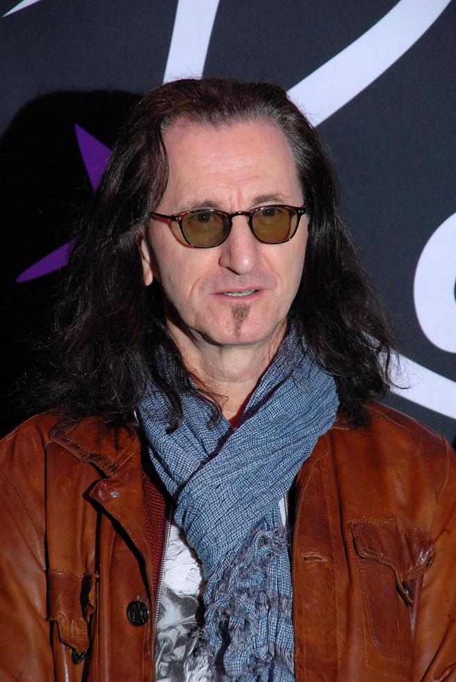 los angeles, 20 nov - geddy lee of rush vid ceremonin där rush tas in på guitar Centers rockwalk på guitar Center den 20 november 2012 i los angeles, ca. foto