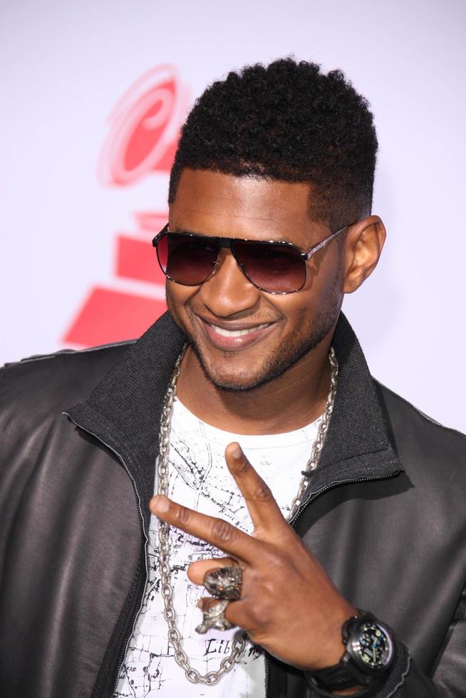 los angeles, 10 nov - usher anländer till den 12:e årliga latin Grammy Awards i Mandalay Bay den 10 november 2011 i Las Vegas, nv foto