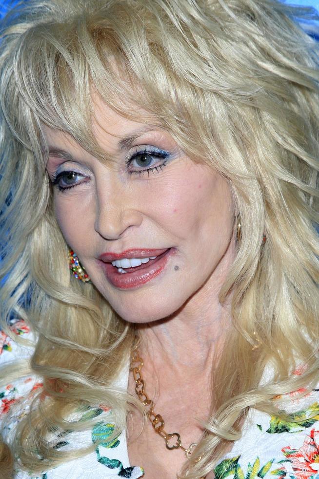 los angeles, 13 aug - dolly parton på nbcuniversal 2015 tca summer press tour på beverly hilton hotel den 13 augusti 2015 i beverly hills, ca foto