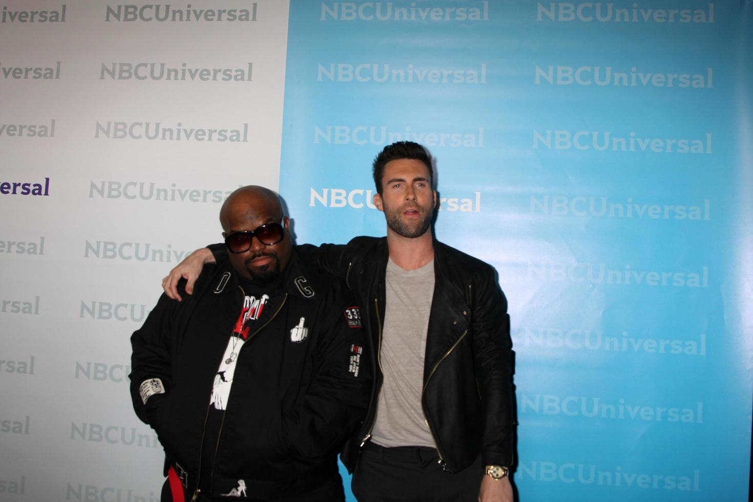 los angeles, 6 jan - ceelo green, adam Levine anländer till nbc universal all-star winter tca party på athenauem den 6 januari 2012 i Pasadena, ca. foto