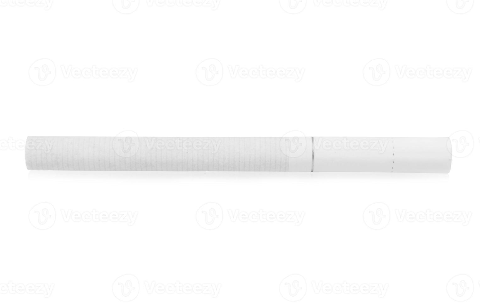 cigarett isolerad på en vit bakgrund foto