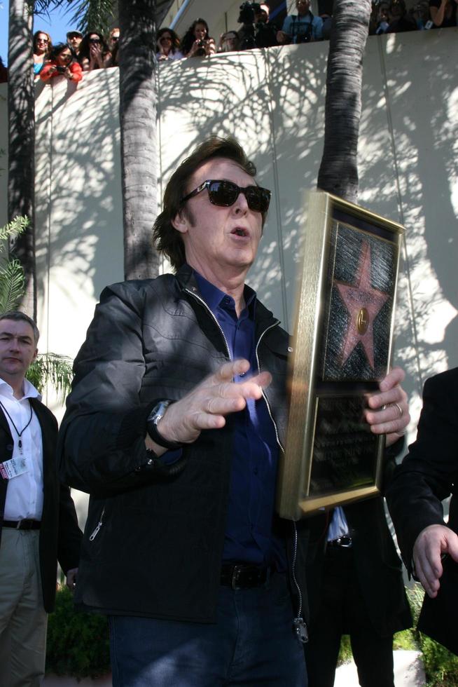 los angeles, 9 februari - paul mccartney vid Hollywood Walk of fame-ceremonin för paul mccartney vid huvudstadsregisterbyggnaden den 9 februari 2012 i los angeles, ca. foto