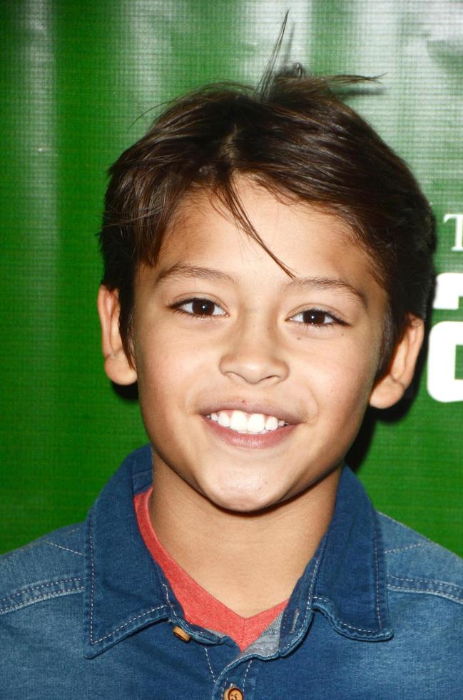 los angeles, 9 dec - andrew ortega vid peter pan och tinker bell, en pirater jul öppningskväll på pasadena playhouse den 9 december 2015 i pasadena, ca. foto