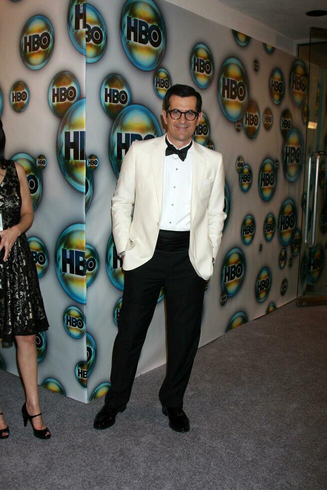 los angeles, 15 januari ty burrell anländer till hbo golden globe-festen 2012 på beverly hilton hotel den 15 januari 2012 i beverly hills, ca. foto