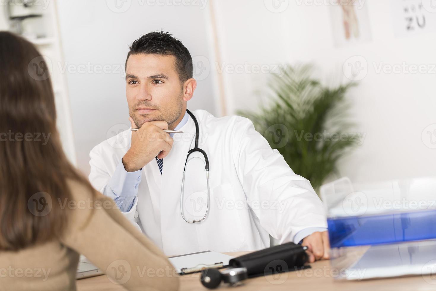 läkare med patient foto