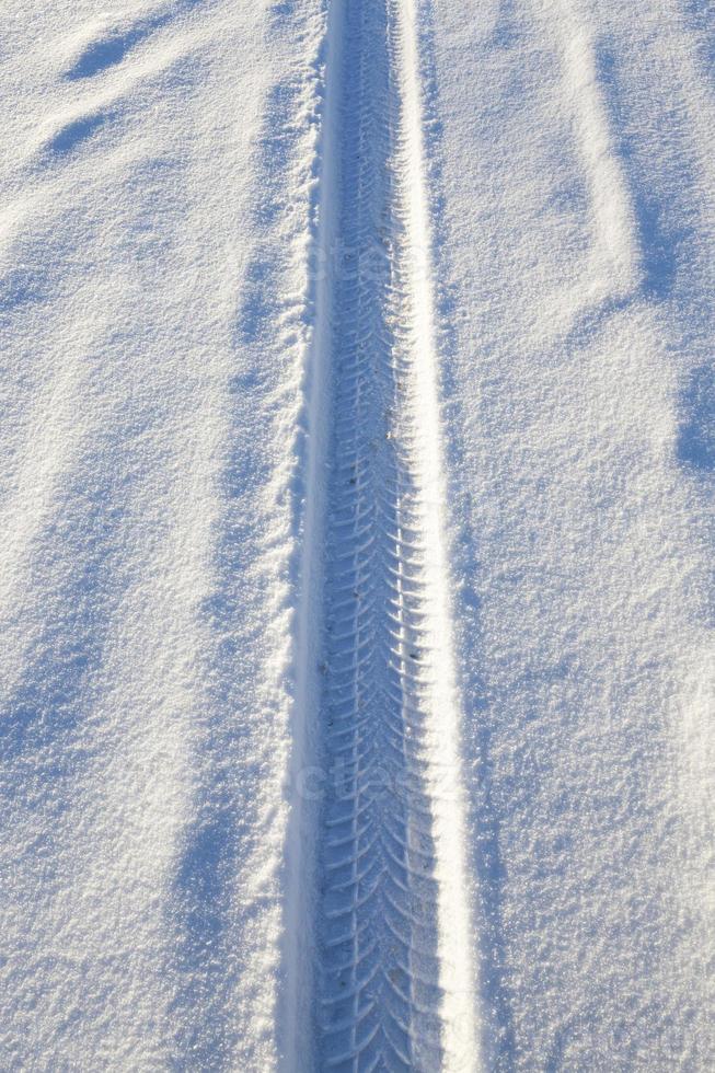 snötäckt väg foto