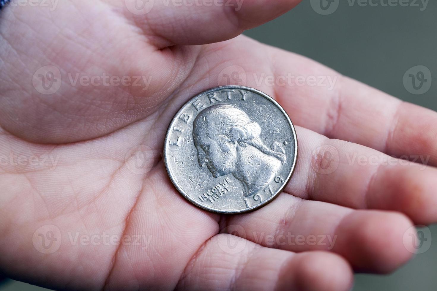 amerikanskt mynt i handen foto