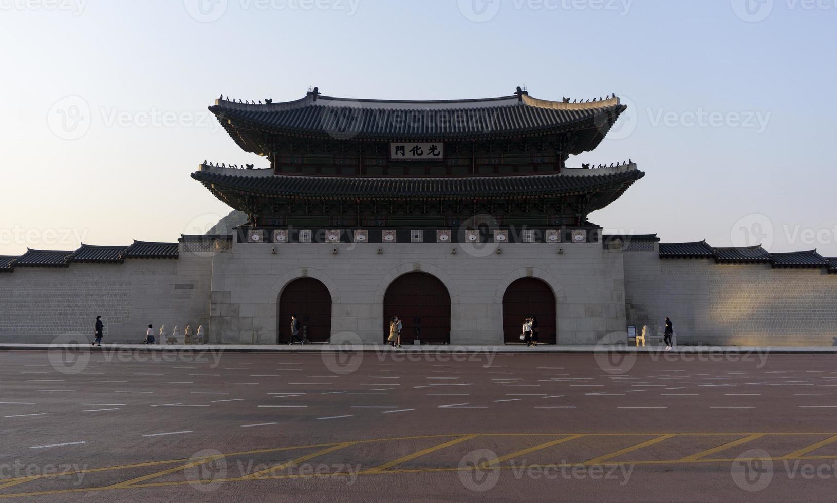 gwanghwamun-porten, huvudporten till gyeongbok-palatset, den byggdes under det fjärde året av kung Taejos regeringstid 1395 foto