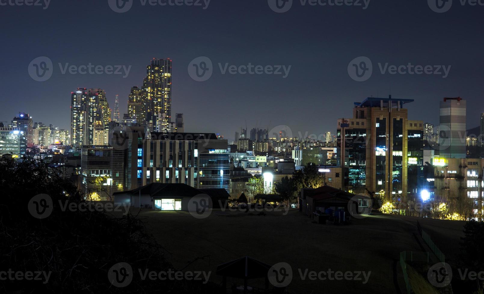 nattvy över lägenhet i seocho-gu, seoul, korea foto