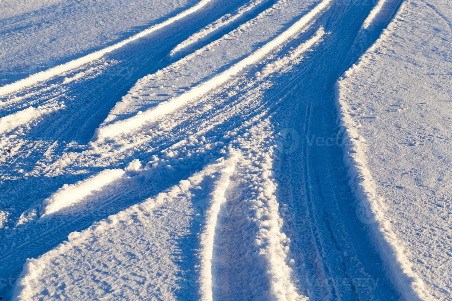 väg under snön foto