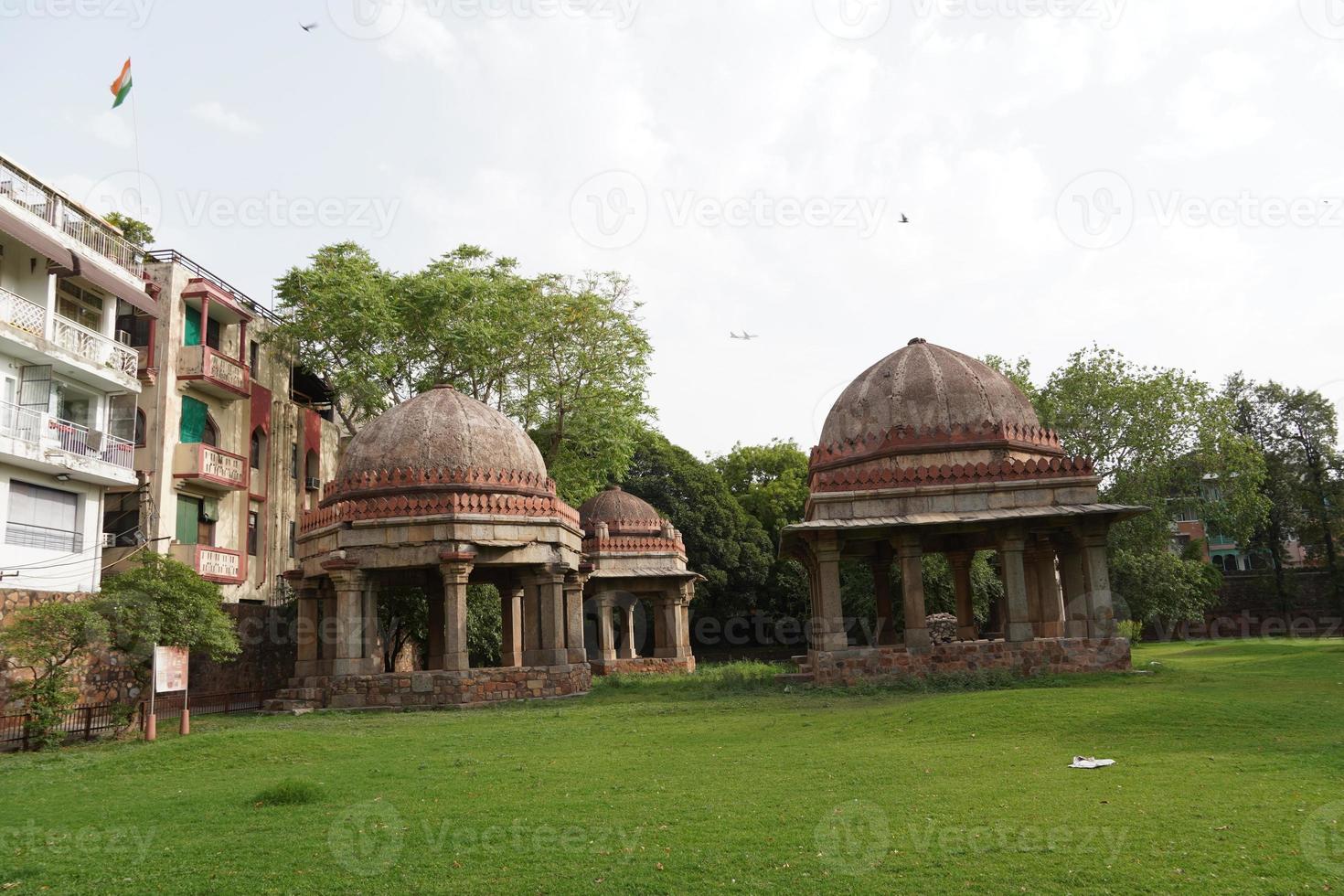 tughluq-gravar indiska subkontinenten monotona och tunga strukturer i indoislamisk arkitektur byggda under tughlaq-dynastin foto