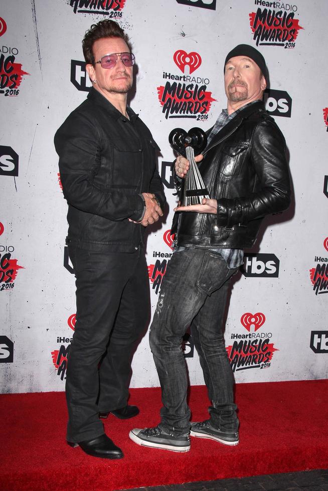 los angeles, 3 april - bono, kanten vid iheart radio music Awards 2016 pressrum på forumet den 3 april 2016 i Inglewood, ca. foto