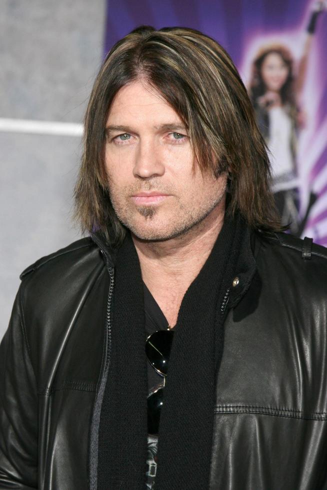 los angeles, 17 jan - billy ray cyrus anländer till hannah montana och miley cyrus - bästa av två världar konsertfilmpremiär på el capitan teater den 17 januari 2008 i los angeles, ca. foto