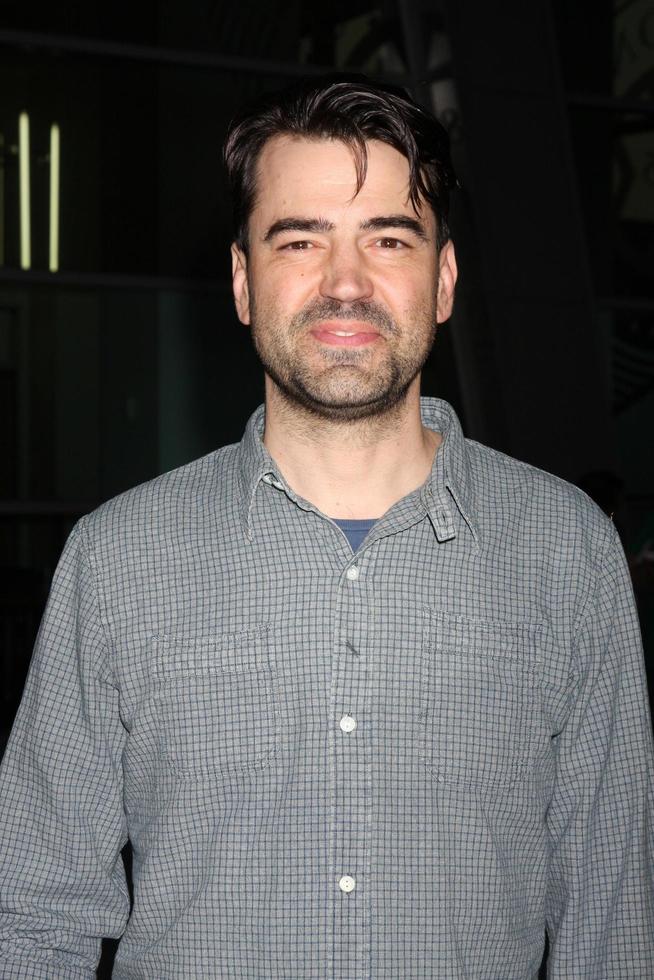 los angeles, 14 augusti - ron livingston på the dark tourist la premiär på arclight hollywood teatrarna den 14 augusti 2013 i los angeles, ca. foto