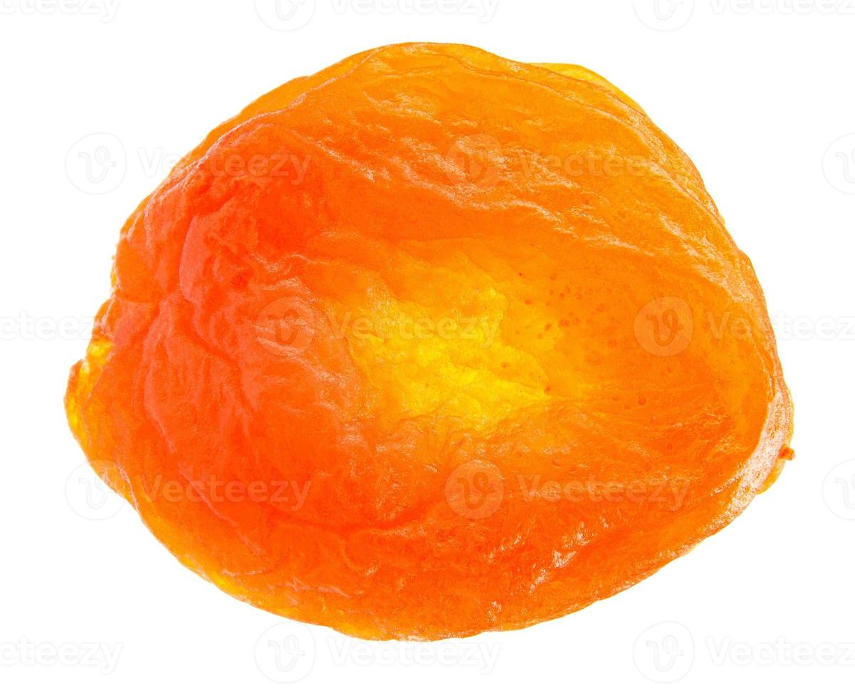 torkade aprikoser närbild på en vit bakgrund. foto