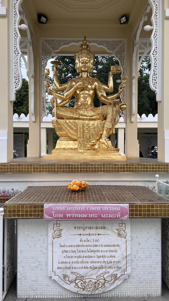 phra brahma, guldfärg, thailändska tempel, heliga ting, tro, buddha foto