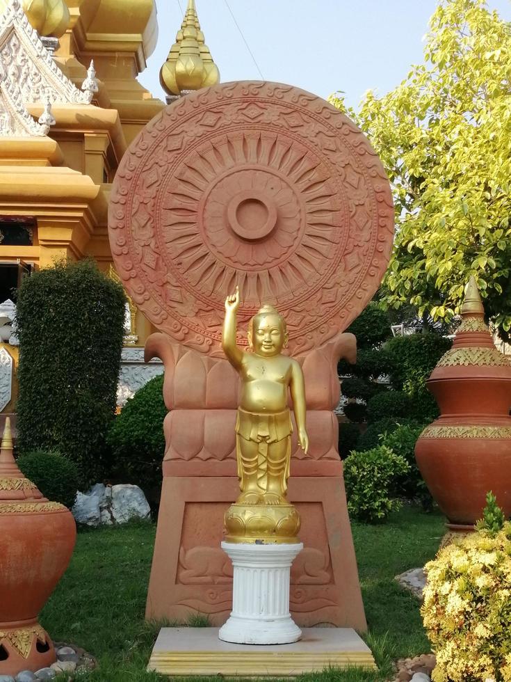 buddha guld färg thai tempel heliga ting tro foto