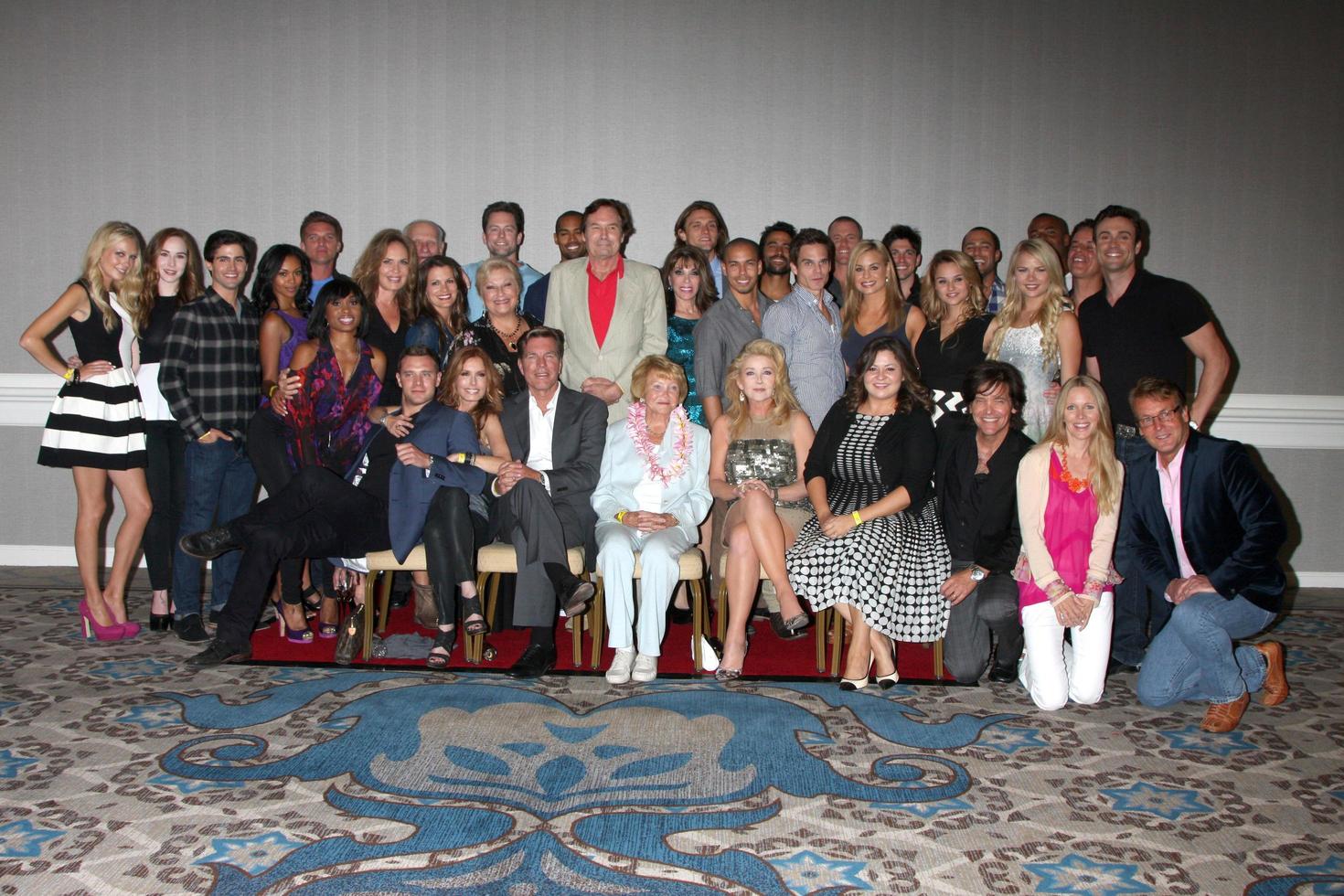 los angeles, 24 aug - young and the restless cast, lee bell, angelica mcdaniel på den unga och rastlösa fanklubbsmiddagen på Universal Sheraton hotel den 24 augusti 2013 i los angeles, ca. foto