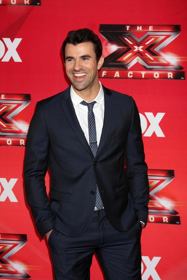 los angeles, 19 dec - steve jones på fox s x factor presskonferens på cbs studios den 19 december 2011 i los angeles, ca. foto