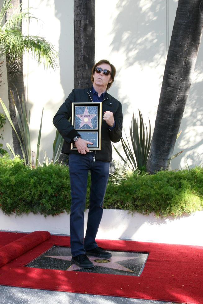 los angeles, 9 februari - paul mccartney vid Hollywood Walk of fame-ceremonin för paul mccartney vid huvudstadsregisterbyggnaden den 9 februari 2012 i los angeles, ca. foto