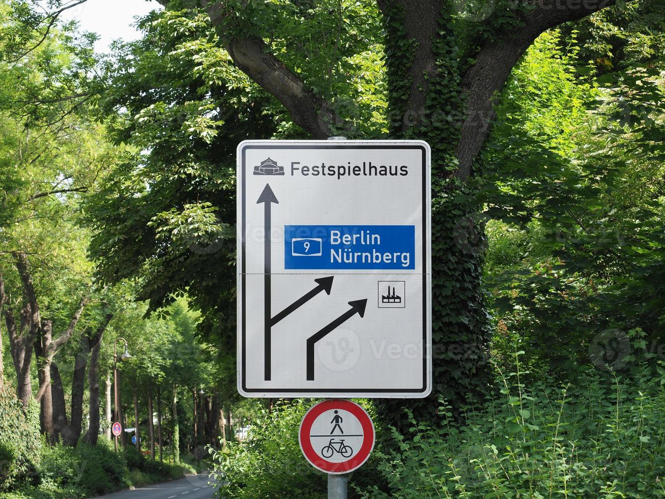 festspielhaus översättning festival hall trafikskylt foto