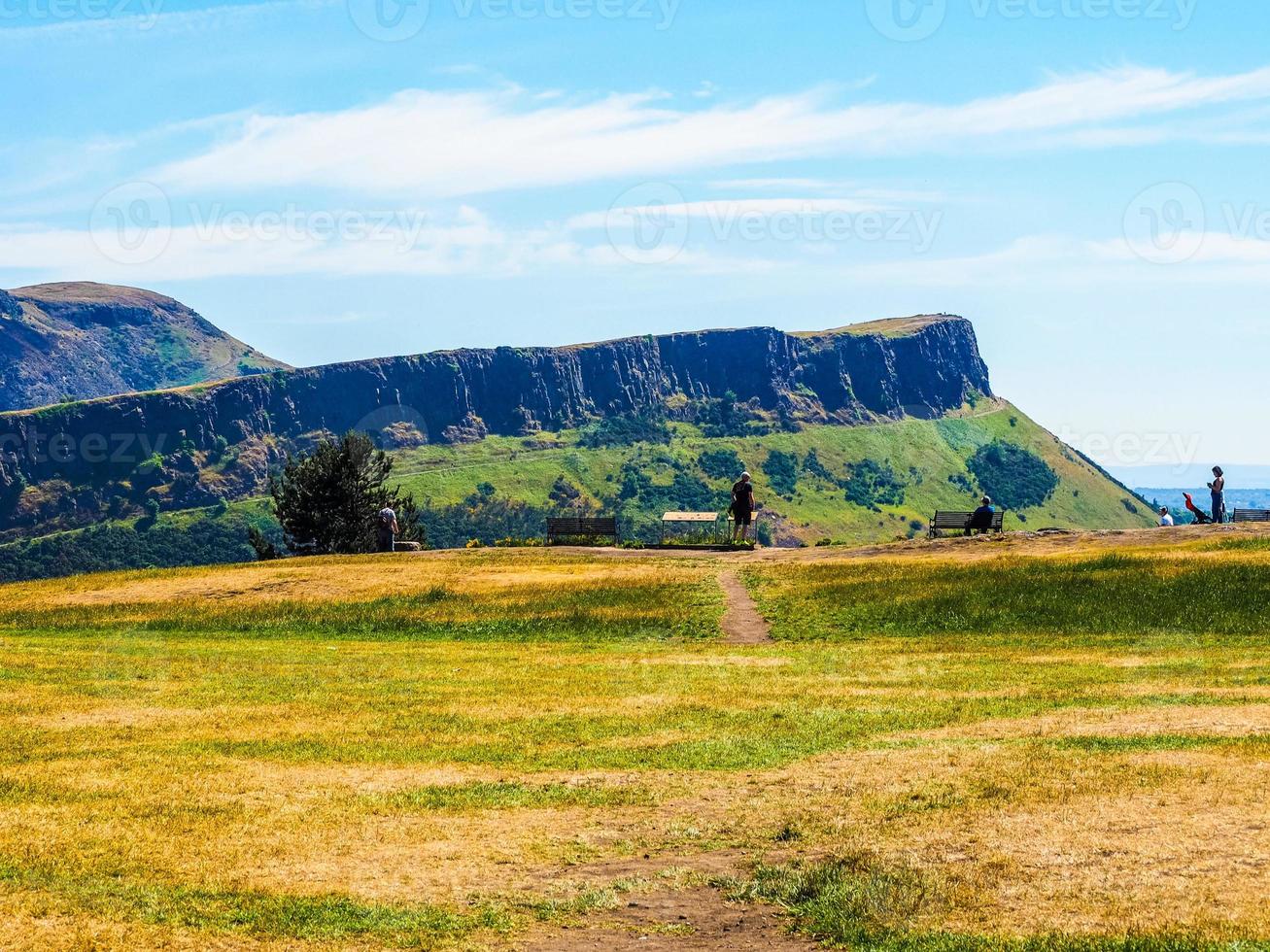 hdr arthurs säte sett från calton hill i edinburgh foto