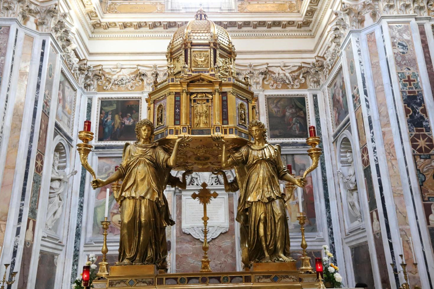 10 maj 2022 Rom Italien. dyra dekorationer och juveler i kyrkorna i Italien. foto