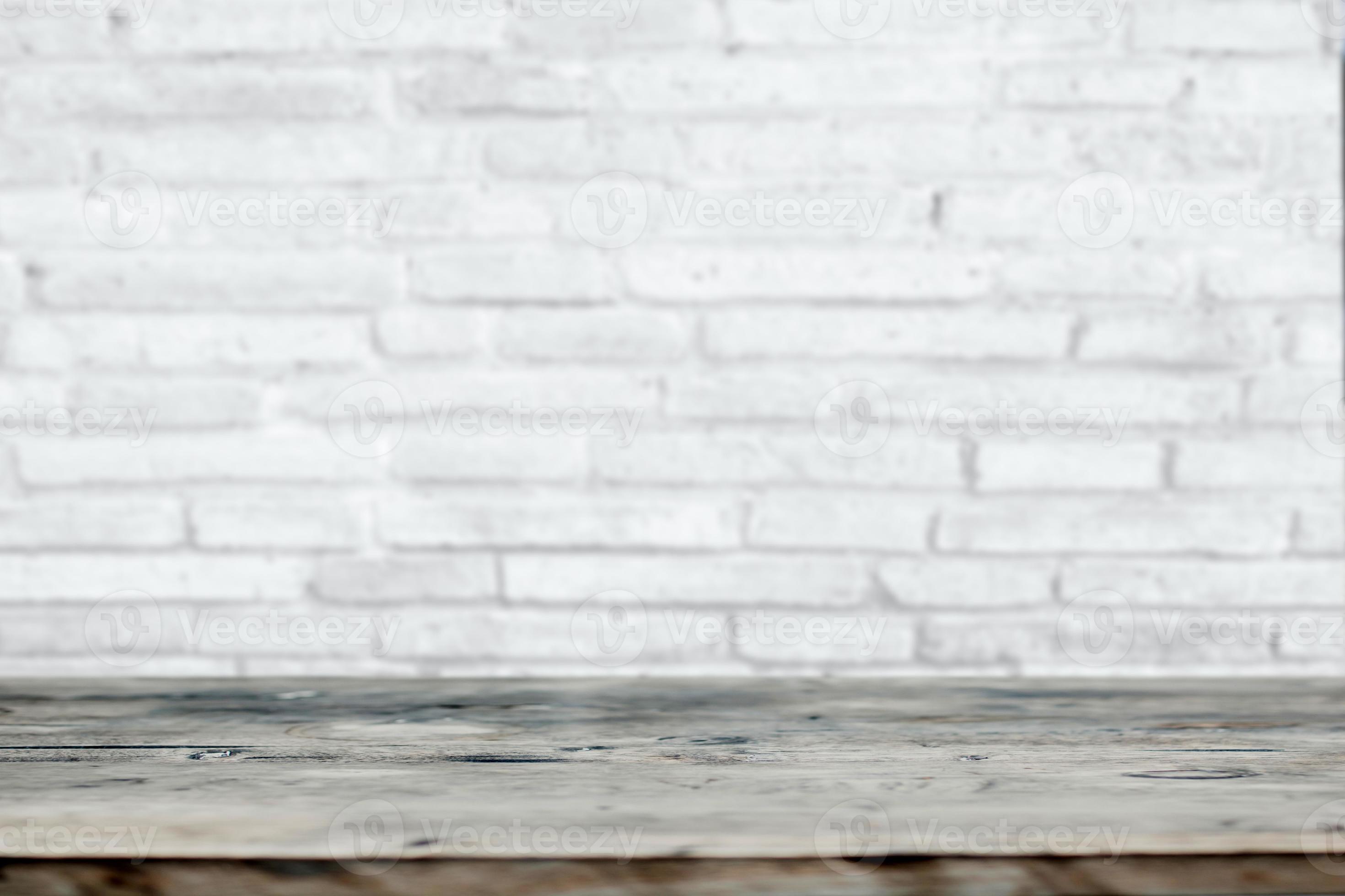 vit tegel och trä bord reklam bakgrund foto